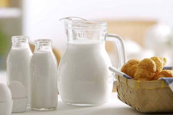 山羊奶和牛奶哪个好 绵羊奶粉好还是山羊奶粉好