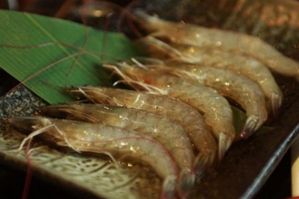 斑节虾和基围虾的区别是什么 斑节虾和基围虾哪个贵