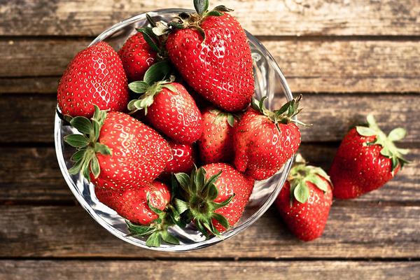 在膨果期种植草莓，使用肥料有哪些技巧